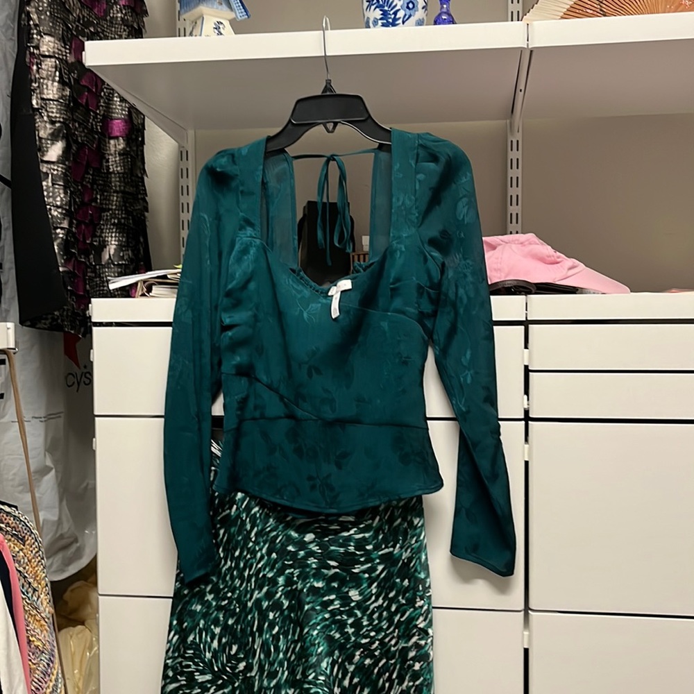 Green blouse with matching skirt to go embossed flowers and elastic back
